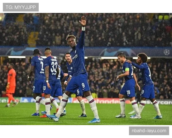 里斯本竞技主场奏凯,球迷共襄辉煌胜利时刻 里斯本竞技主场奏凯,球迷共襄辉煌胜利时刻