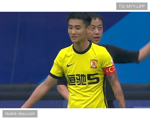 哈兰德点球建功助球队锁定关键胜局,状态回暖引关注 哈兰德点球建功助球队锁定关键胜局,状态回暖引关注