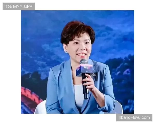 邓亚萍也太会生活了，茶几上那几件小摆设能把我半个月工资掏光